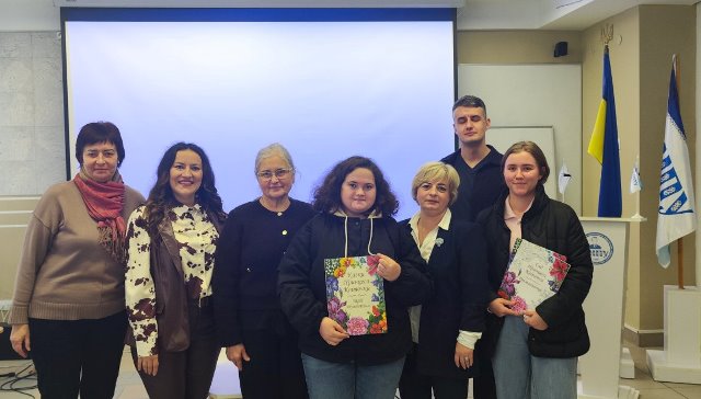 Фото на згадку після зустрічі